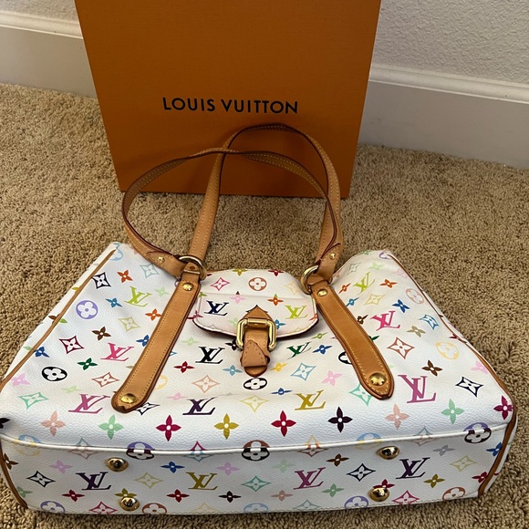 LV Aurelia bag bundle with heart bag charm and clover necklace. Box not included - Picture 5 of 8